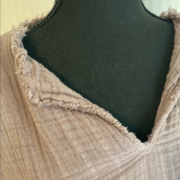 It is Well L.A. Tunic Top Long Sleeve V-Neck Mocha Relaxed Raw Edge Gauzy Medium - Picture 5 of 12